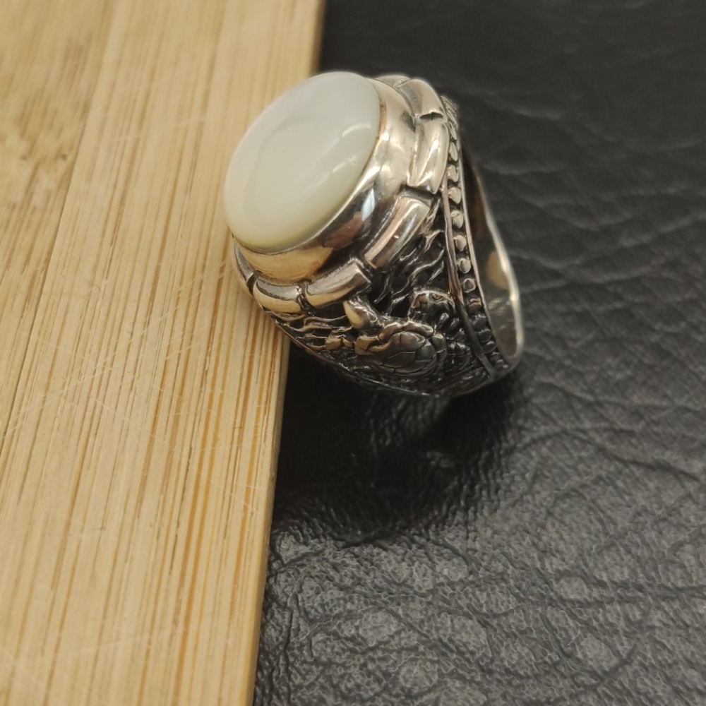 Sterling Silver Ring with Mother of Pearl